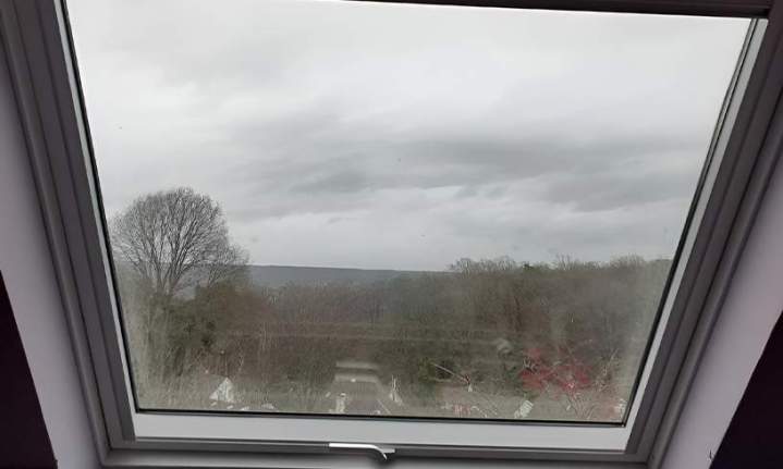 Installation de fenêtre de toit en velux Vernouillet