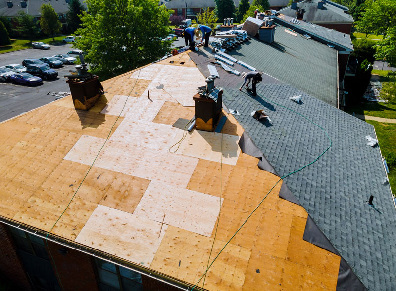 Travaux de couverture, Médan